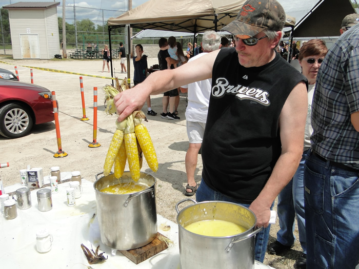 /pictures/CornRoast2019/DSC06771.JPG