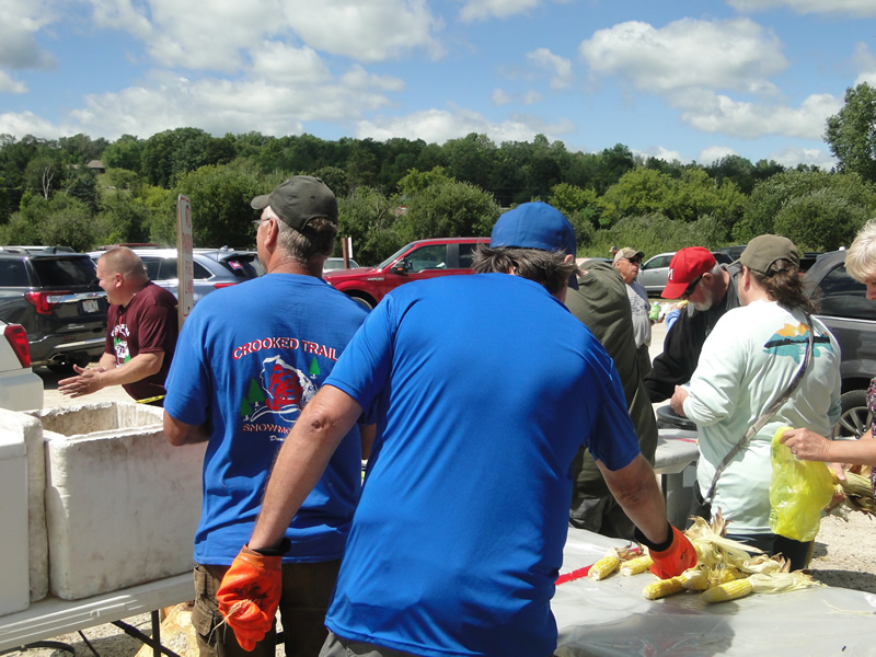 /pictures/CornRoast2024/DSC07639.jpg