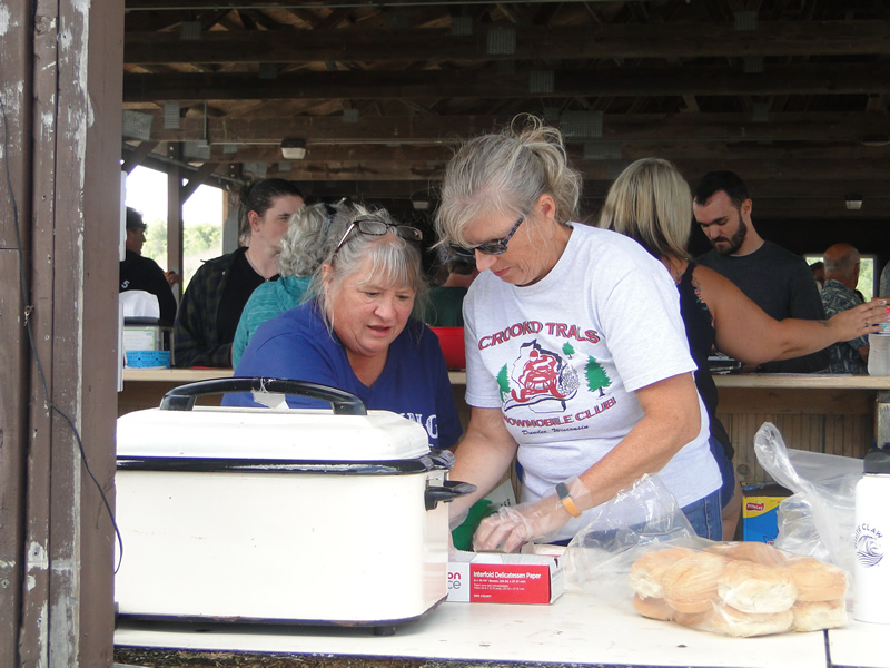 /pictures/CornRoast2024/DSC07643.jpg