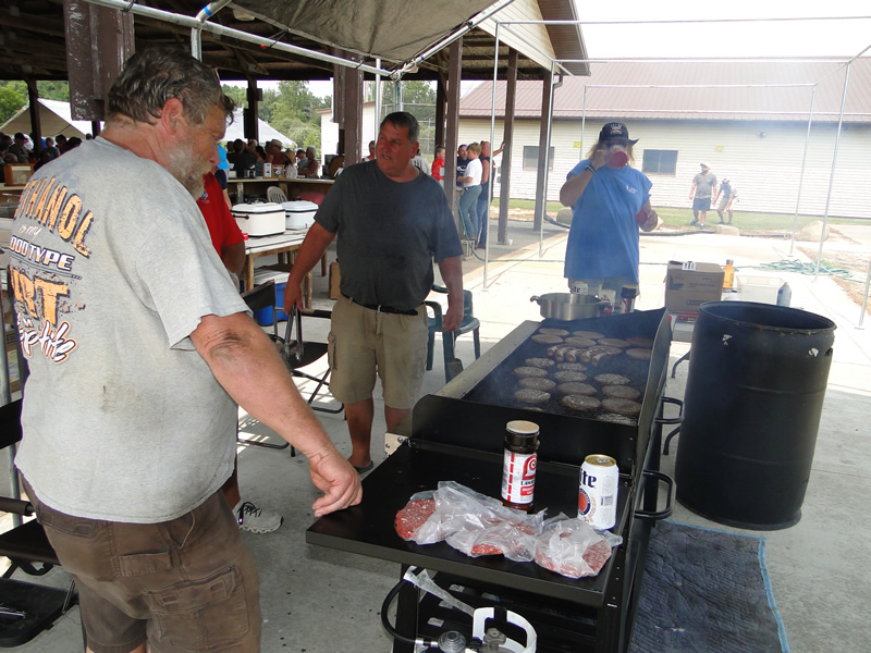 /pictures/CornRoast2025/DSC07901.jpg