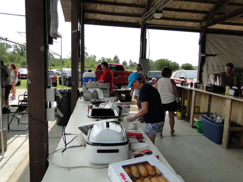 /pictures/CornRoast2025/DSC07904.jpg