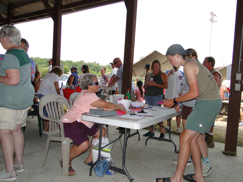 /pictures/CornRoast2025/DSC07928.jpg