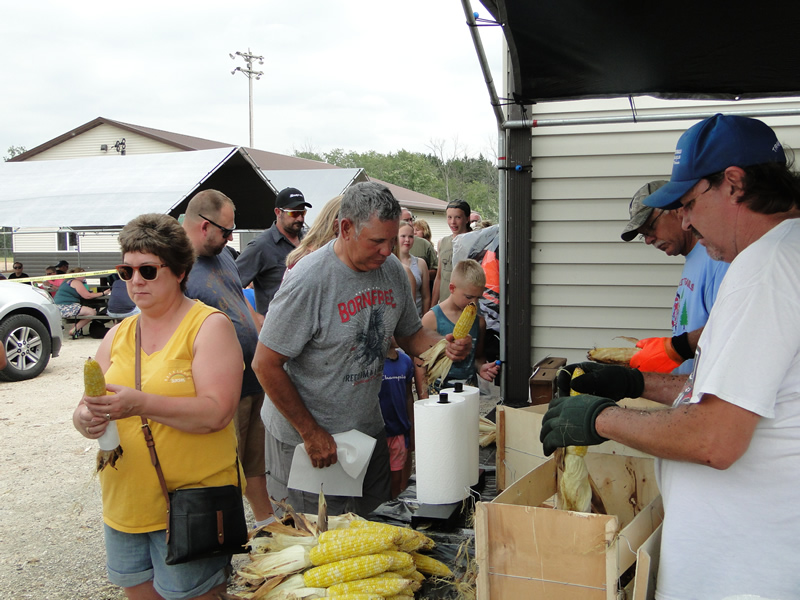 /pictures/CornRoast2025/DSC07934.jpg