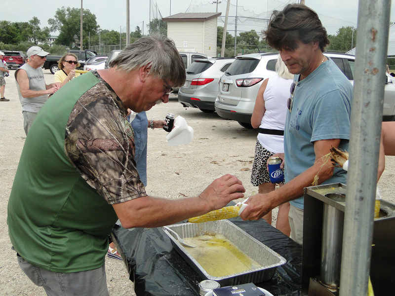 /pictures/CornRoast2025/DSC07935.jpg