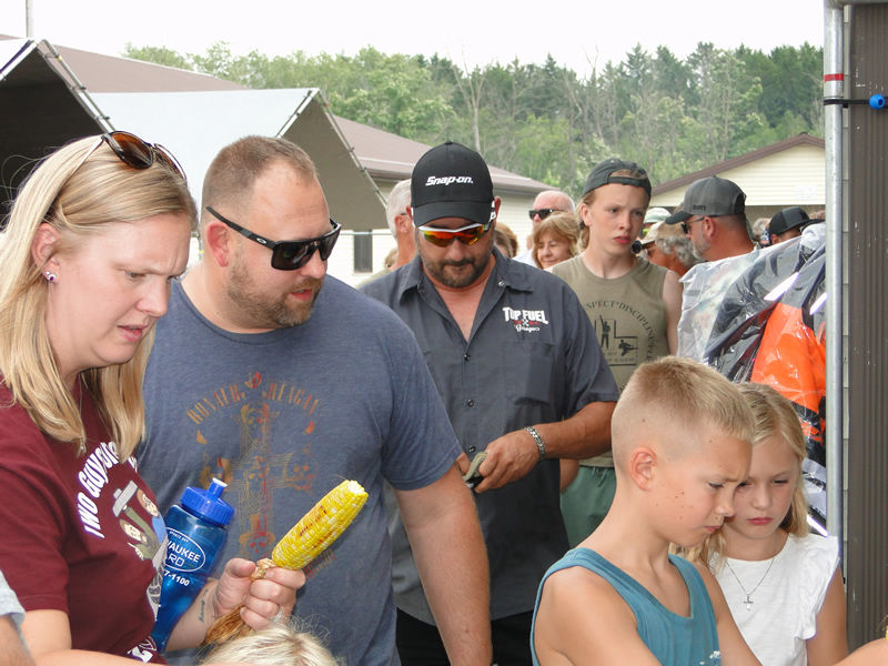 /pictures/CornRoast2025/DSC07936.jpg