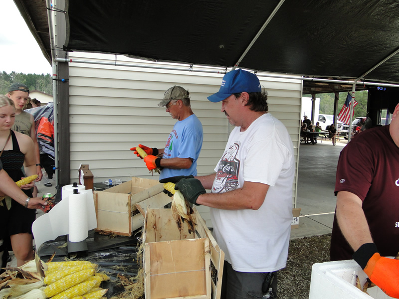 /pictures/CornRoast2025/DSC07937.jpg