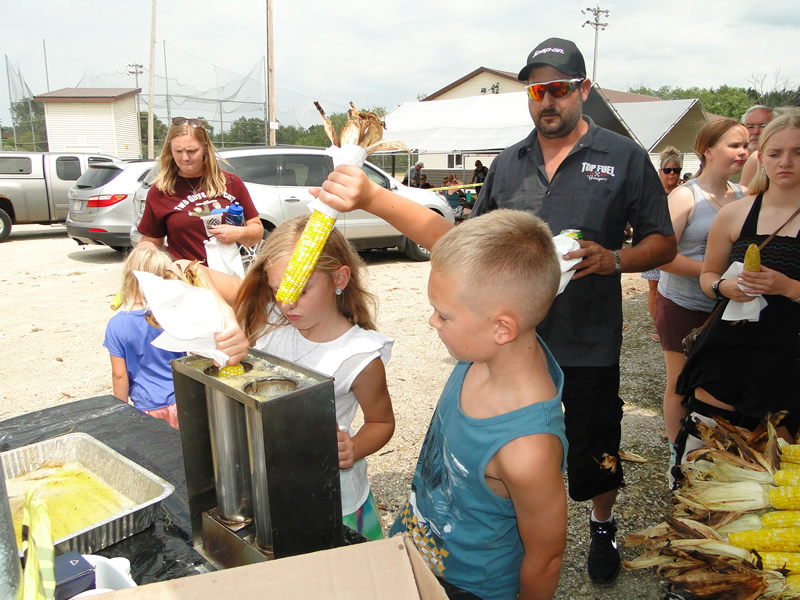 /pictures/CornRoast2025/DSC07938.jpg