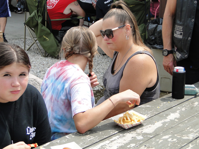 /pictures/CornRoast2025/DSC07944.jpg