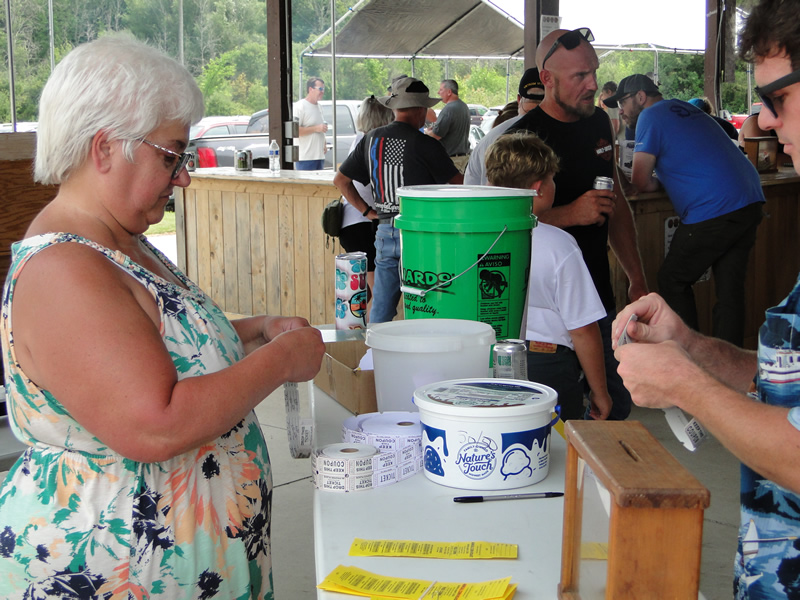 /pictures/CornRoast2025/DSC07949.jpg