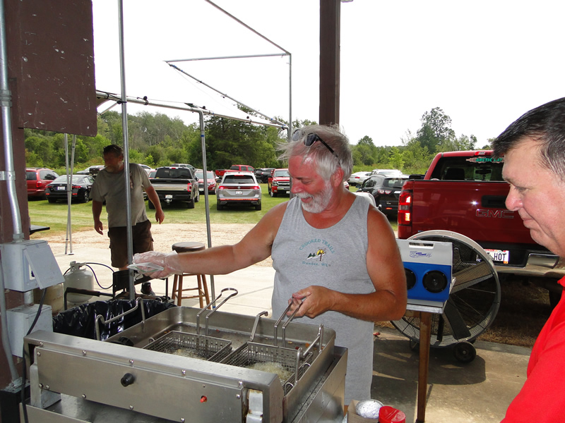 /pictures/CornRoast2025/DSC07952.jpg