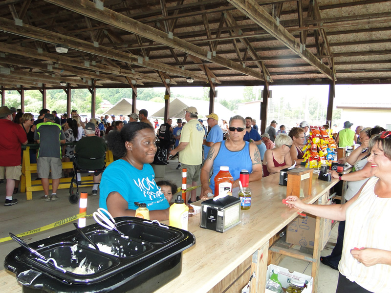 /pictures/CornRoast2025/DSC07953.jpg