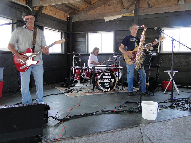/pictures/CornRoast2026/DSC08112.jpg
