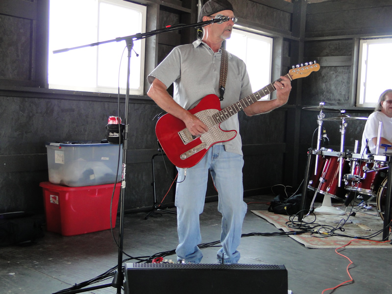 /pictures/CornRoast2026/DSC08113.jpg