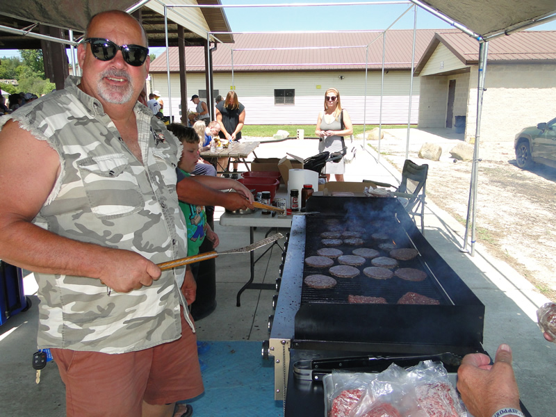 /pictures/CornRoast2026/DSC08124.jpg