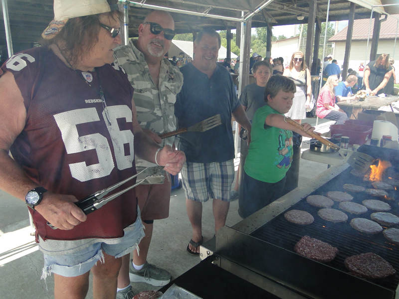 /pictures/CornRoast2026/DSC08125.jpg