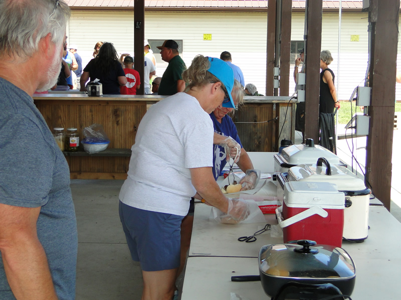 /pictures/CornRoast2026/DSC08127.jpg