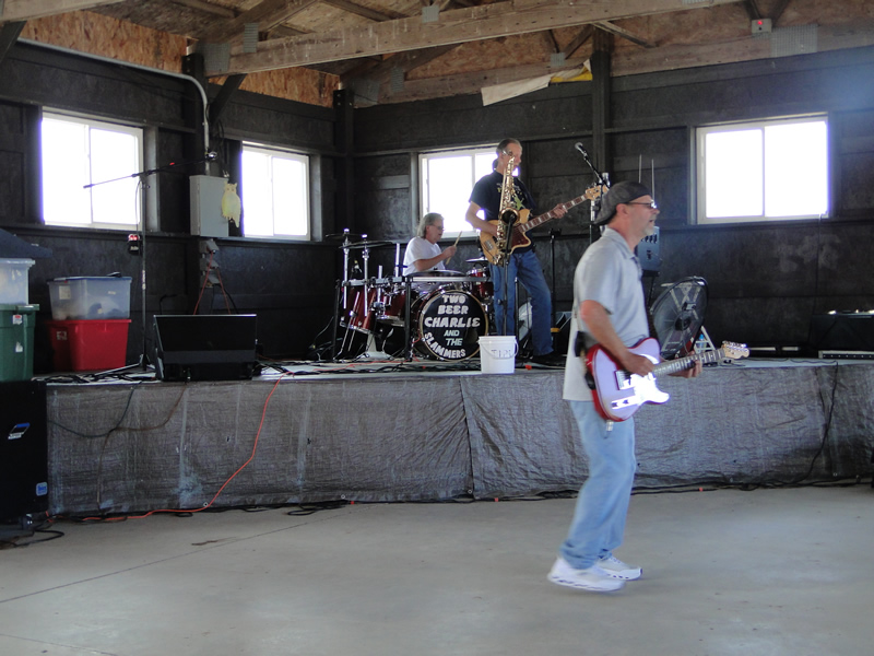 /pictures/CornRoast2026/DSC08144.jpg