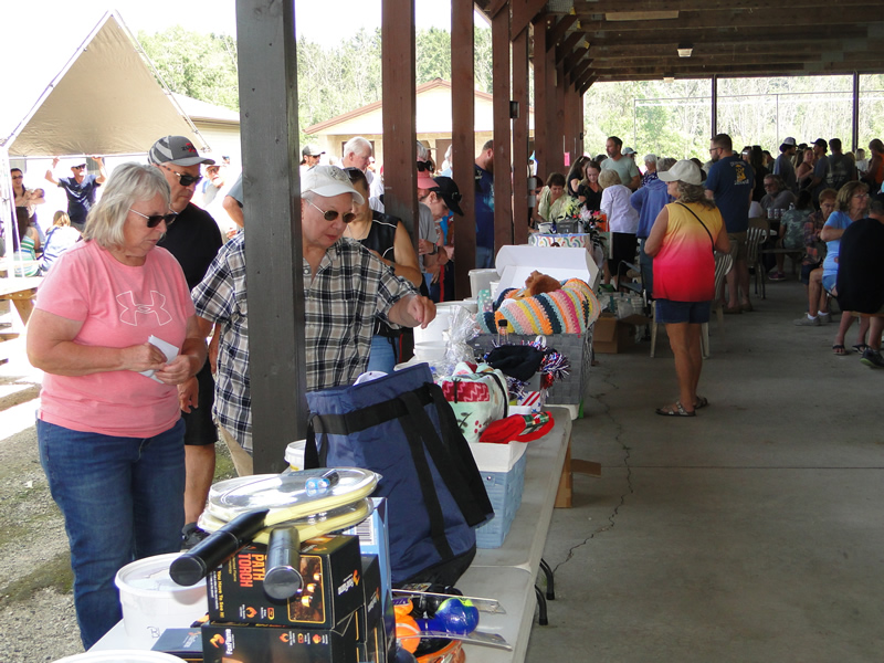 /pictures/CornRoast2026/DSC08151.jpg