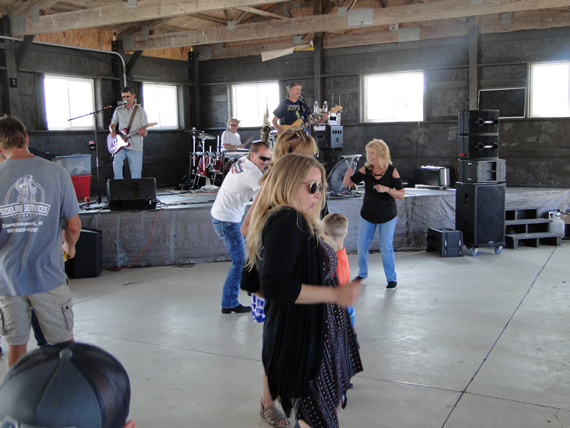 /pictures/CornRoast2026/DSC08162.jpg
