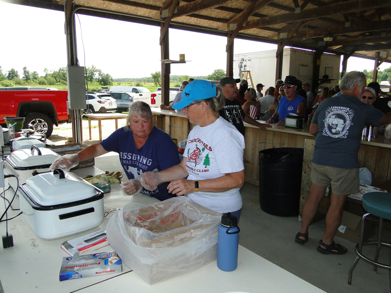 /pictures/CornRoast2026/DSC08166.jpg